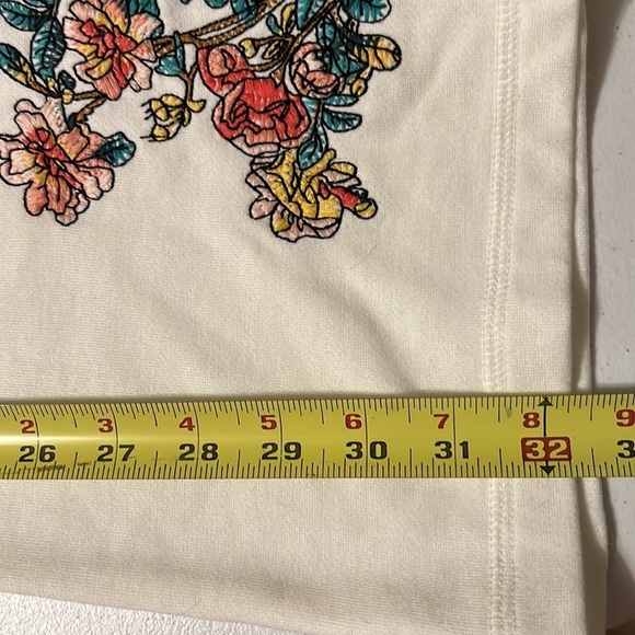 Love stitch off white pants, embroidery on keg. Sz med - Picture 7 of 9